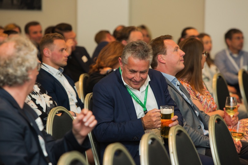 /images/slider-imgs-xs/051_Foto Loeffler_Weconact.jpg